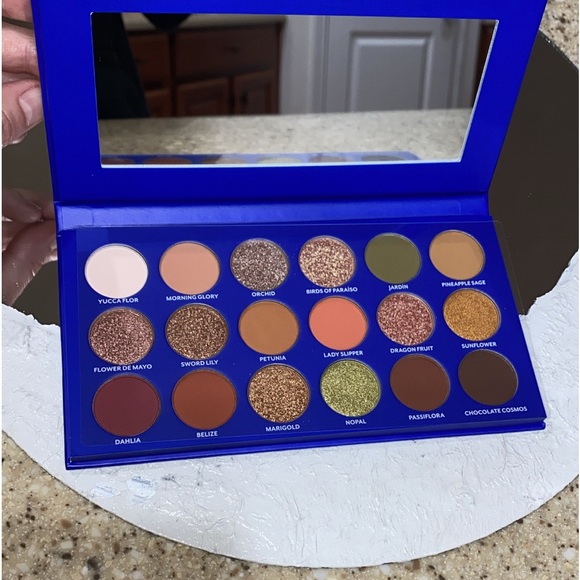 🤎NEW🤎 TRESLUCE LA FLOR DE MEXICO SHADOW PALETTE - Picture 5 of 6